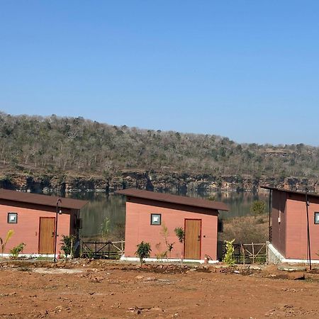מלון Gurla Gandhisagar Forest Retreat מראה חיצוני תמונה