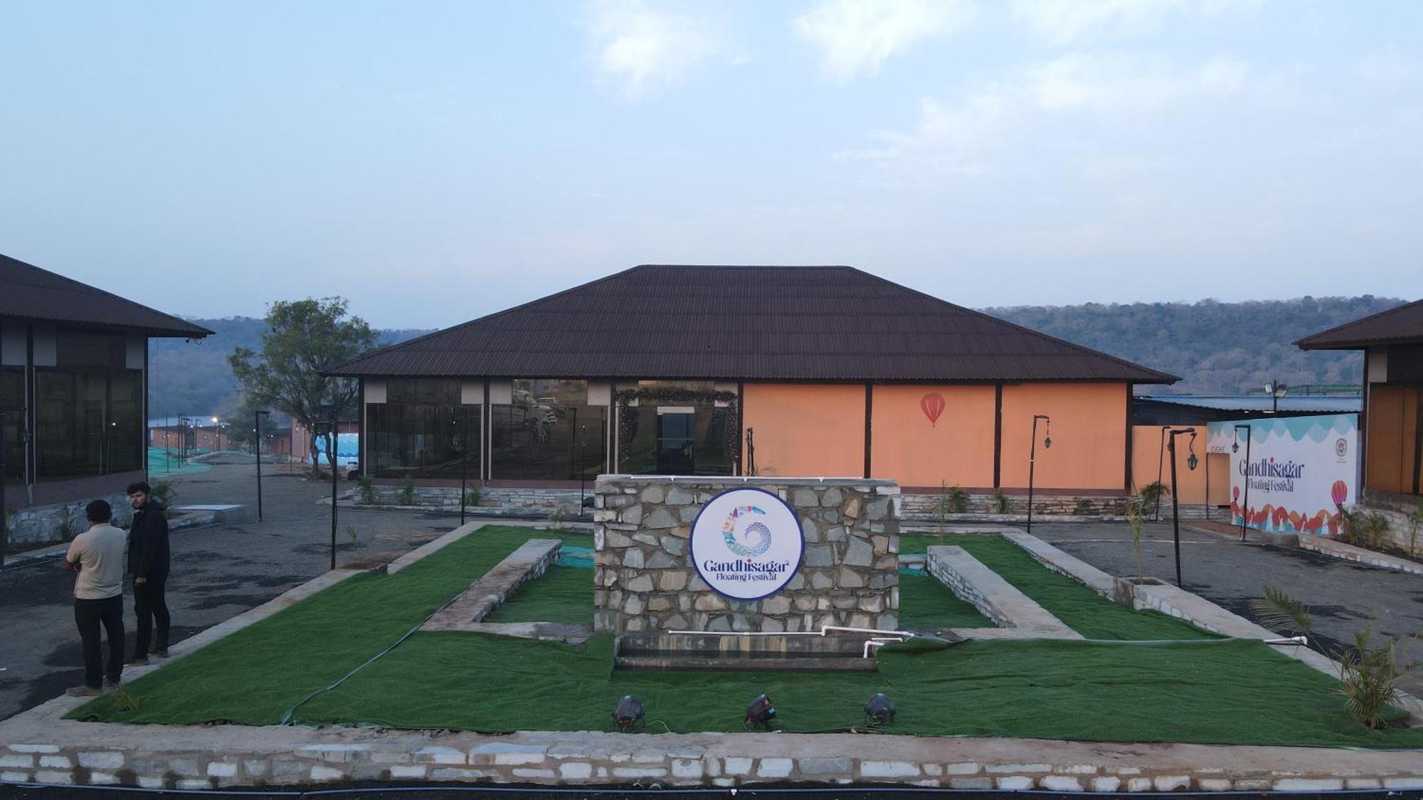 מלון Gurla Gandhisagar Forest Retreat מראה חיצוני תמונה